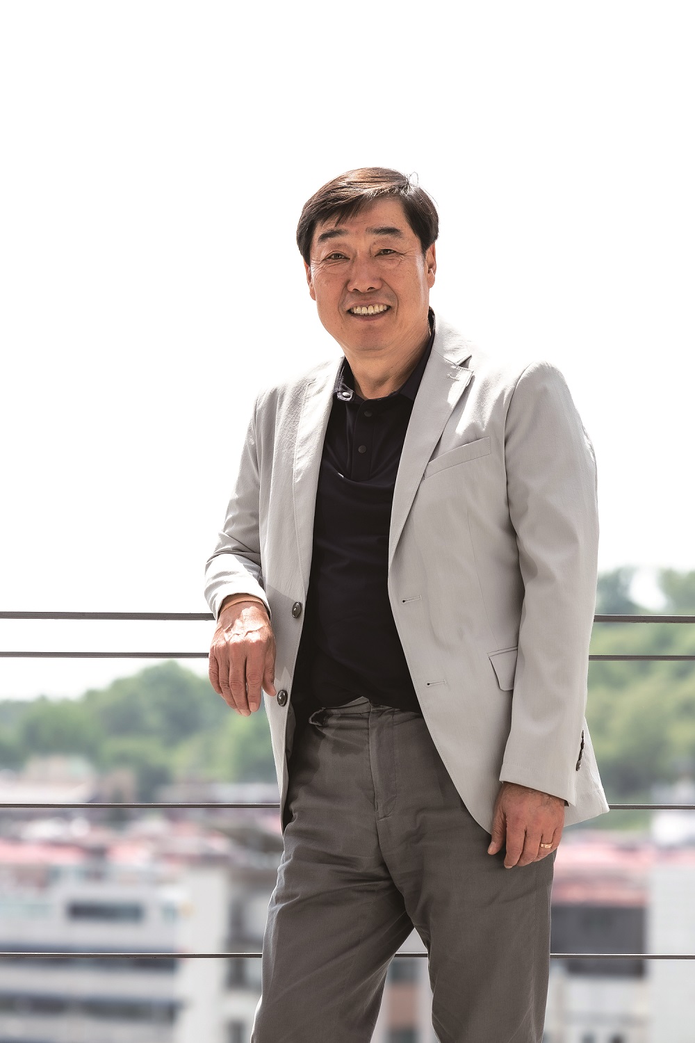동서양을 접수한 '정직'과 '뚝심' - 신영로파마 이주봉 대표