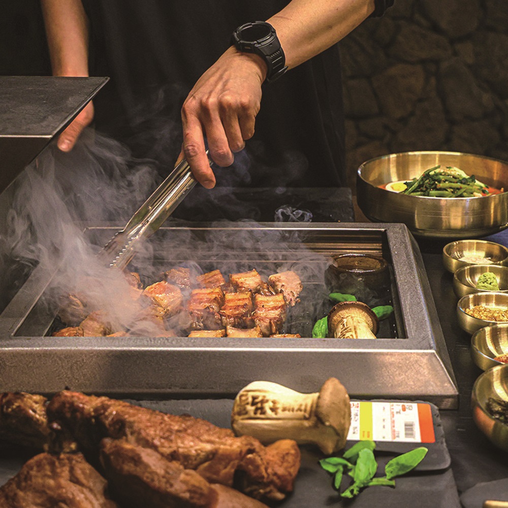  제주의 멋을 즐기며 제주의 맛을 즐기세요! - 제주 돌담흑돼지 김형건 대표